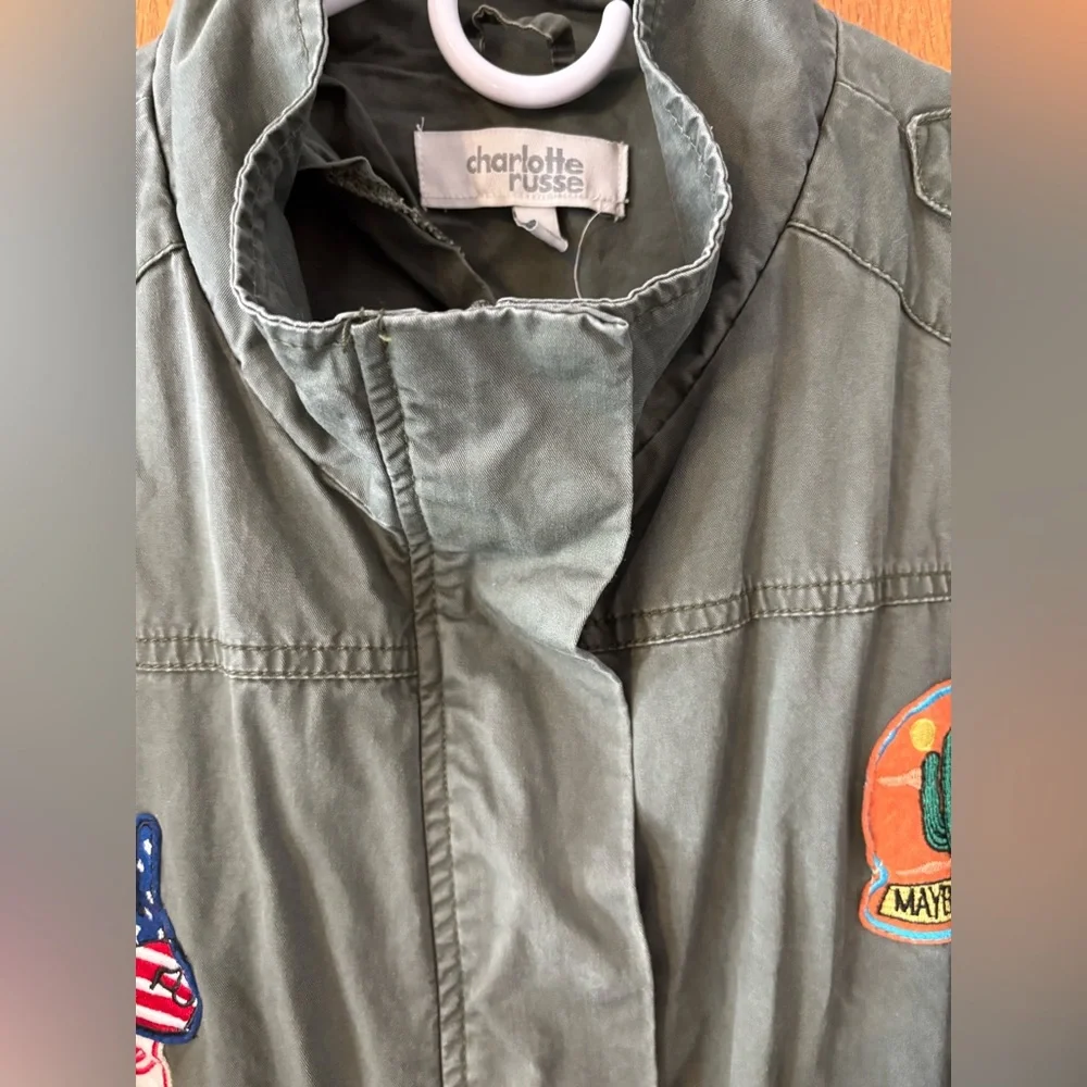 CHARLOTTE RUSSE women's army green jacket‎ Full zip w/snaps Large Raw Hem